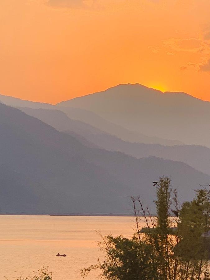 Hotel October Inn Pokhara Dış mekan fotoğraf