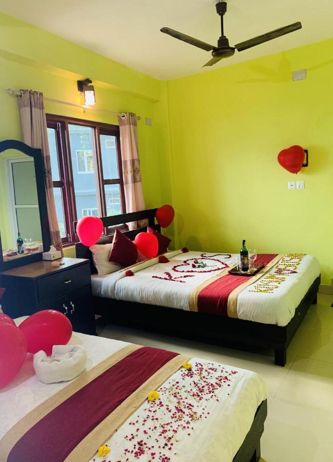 Hotel October Inn Pokhara Dış mekan fotoğraf