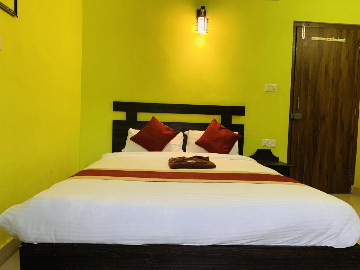 Hotel October Inn Pokhara Dış mekan fotoğraf