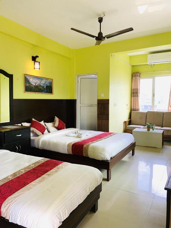 Hotel October Inn Pokhara Dış mekan fotoğraf