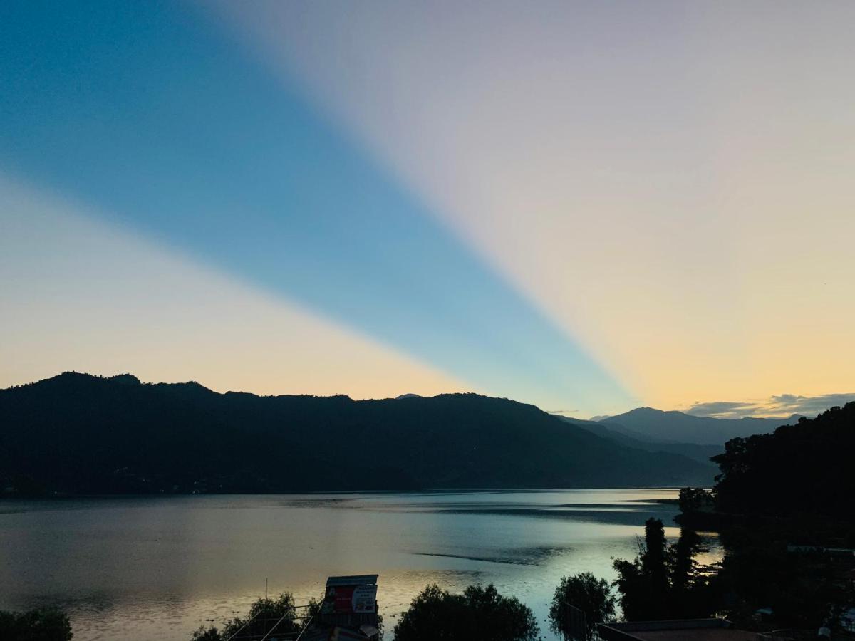 Hotel October Inn Pokhara Dış mekan fotoğraf
