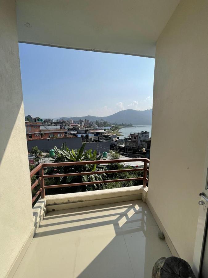 Hotel October Inn Pokhara Dış mekan fotoğraf