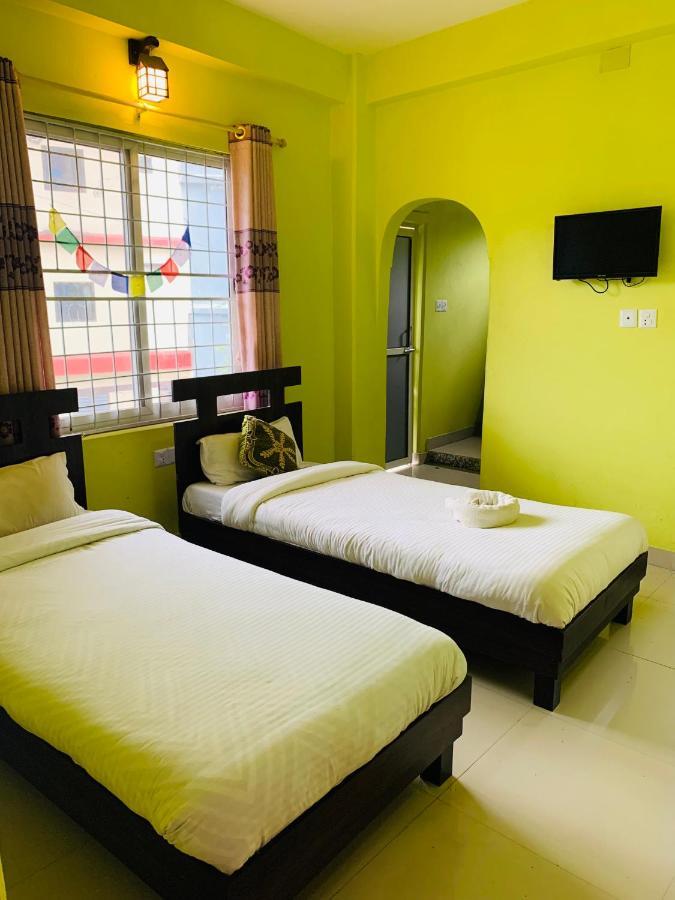 Hotel October Inn Pokhara Dış mekan fotoğraf